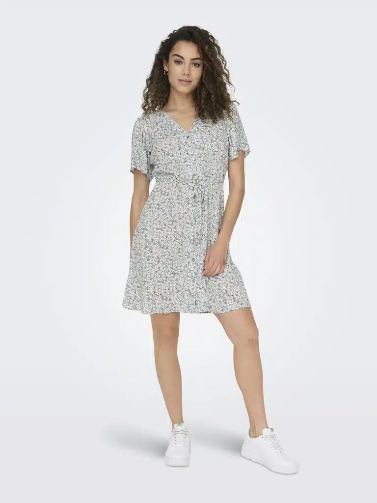 Robe verte fleurie Only femme à manches courtes disponible chez Casual Sénas proche Salon-de-Provence et Cavaillon